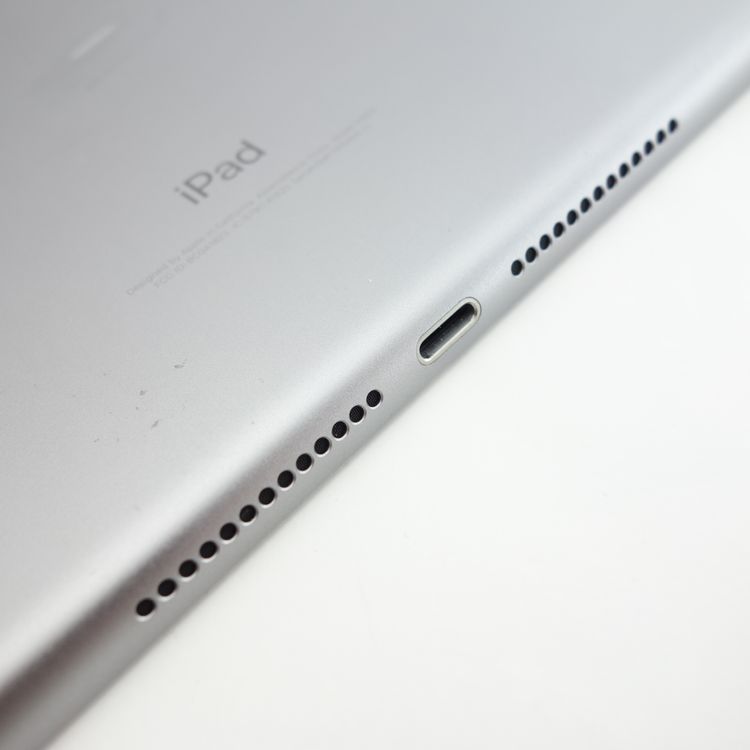 ��9.7�������iPad ��5���� 32GB ���ڡ������쥤 ����99% SIM�ե꡼