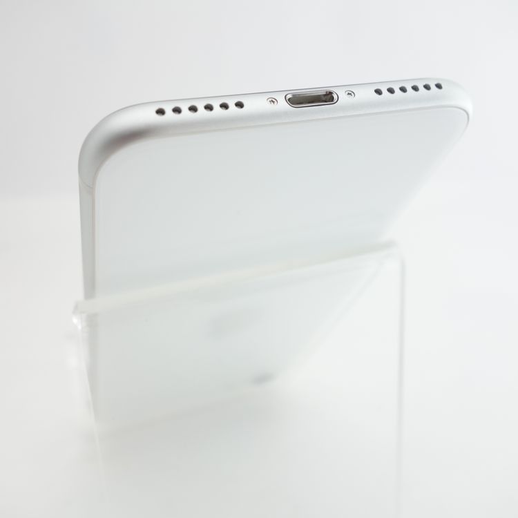 ��SIM�ե꡼��iPhoneSE2 128GB �ۥ磻�� ����100�� �������¡�