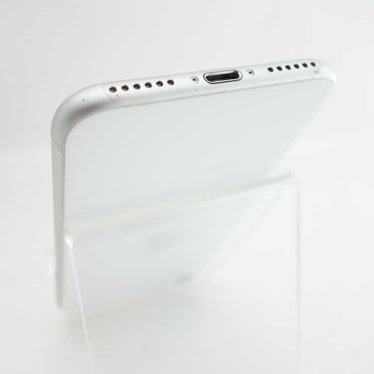 【SIMフリー】iPhoneSE2 64GB ホワイト 電池75% 利用制限〇