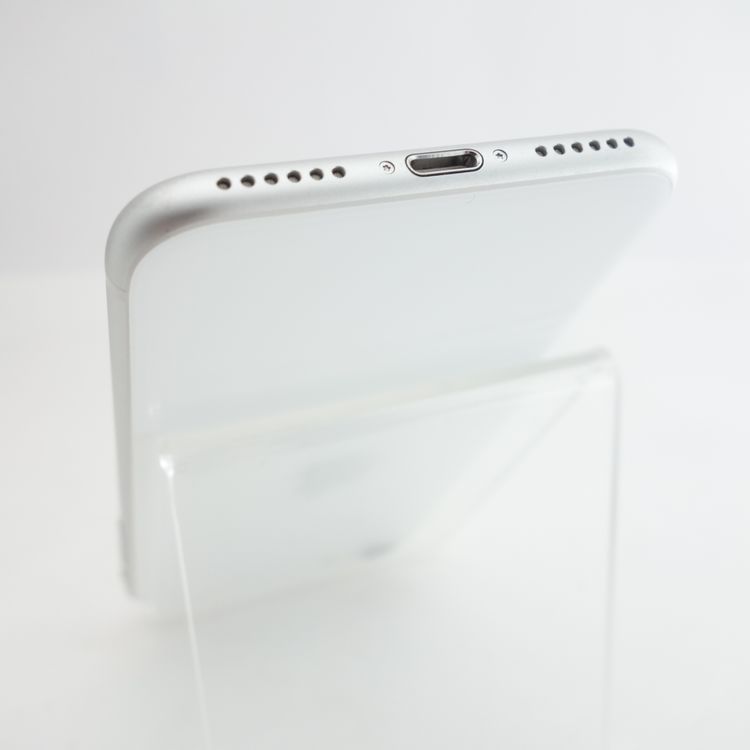 ��SIM�ե꡼��iPhoneSE2 64GB �ۥ磻�� ����92�� �������¡�