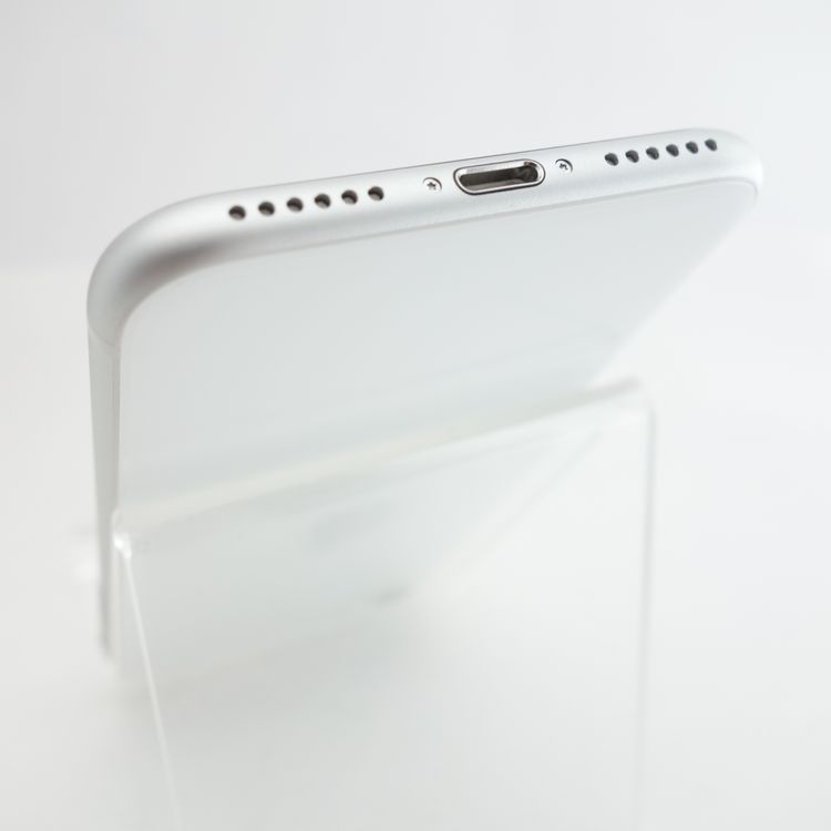 ��SIM�ե꡼��iPhoneSE2 64GB �ۥ磻�� ����93�� �������¡�