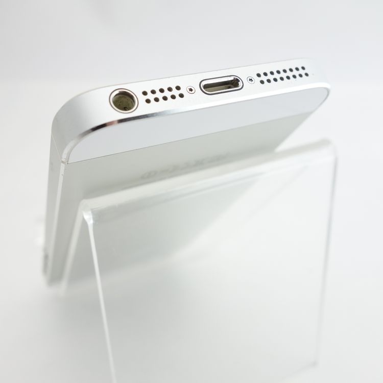 ��au��iPhone5 16GB �ۥ磻�� ����80�� �������¡� VoLTE���б����� ������