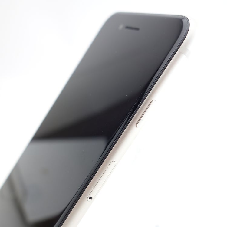 ��SIM�ե꡼��iPhoneSE3 64GB �������饤�� ����100�� �������¡�