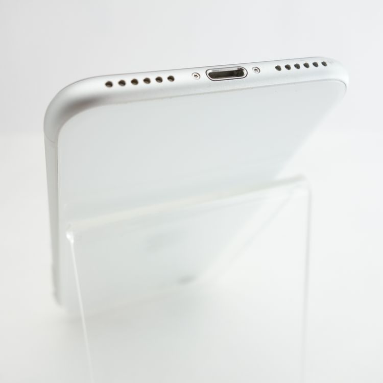 ��SIM�ե꡼��iPhoneSE2 128GB �ۥ磻�� ����86�� �������¡�