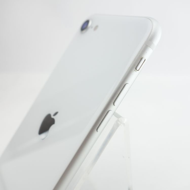 ��SIM�ե꡼��iPhoneSE2 64GB �ۥ磻�� ����82�� �������¡�