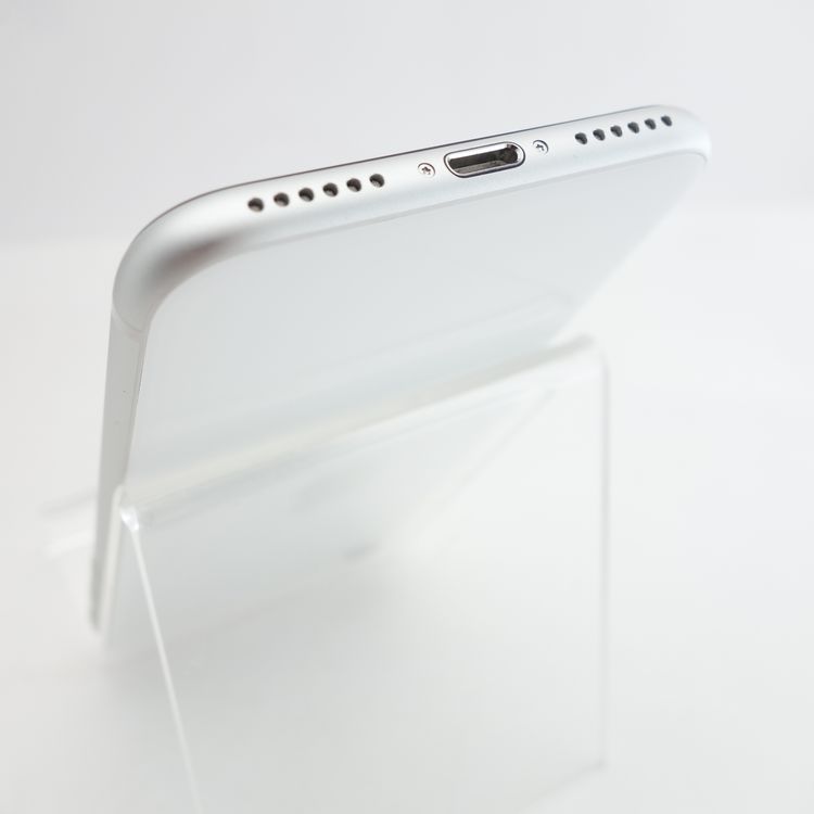 ��SIM�ե꡼��iPhoneSE2 64GB �ۥ磻�� ����86�� �������¡�