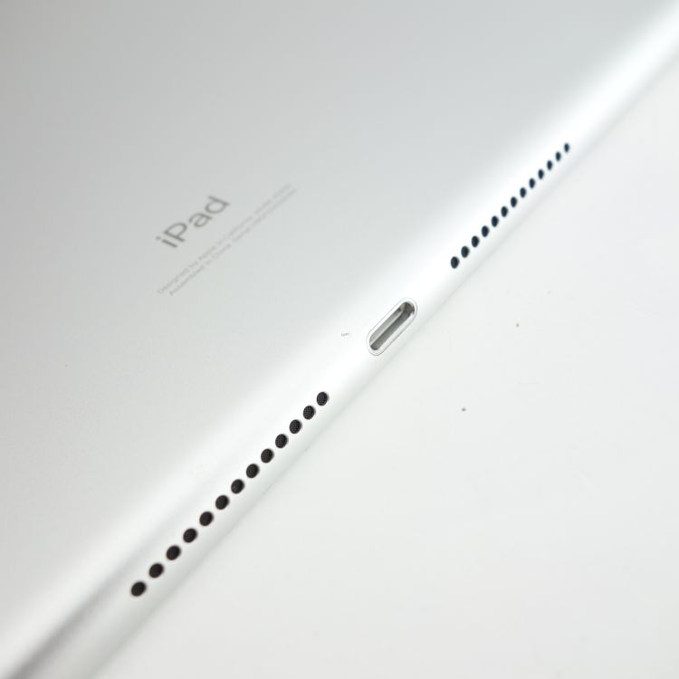 ��10.2�������iPad ��8���� 32GB ����С� ����94�� SIM�ե꡼