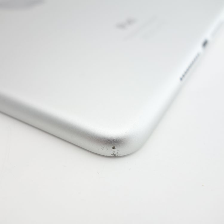 ��7.9�������iPad mini 4 128GB ����С� ����89�� SIM�ե꡼