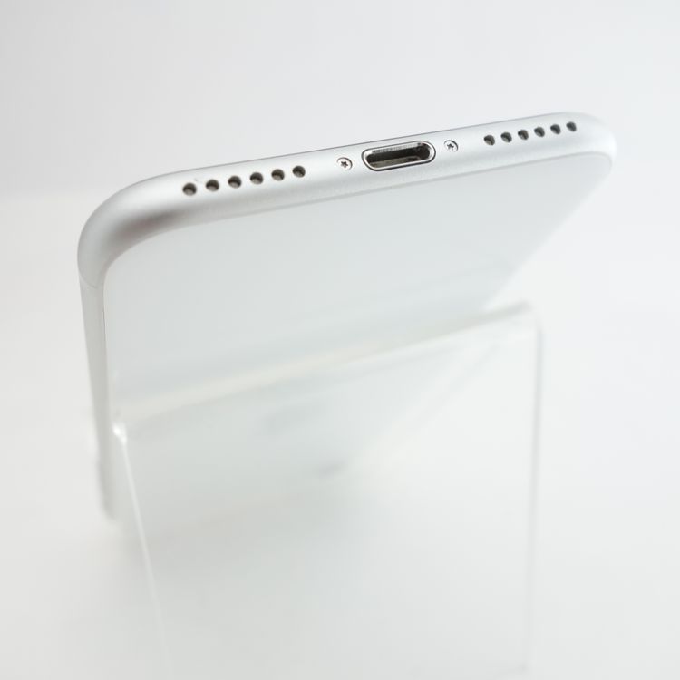 ��SIM�ե꡼��iPhoneSE2 64GB �ۥ磻�� ����87�� �������¡�