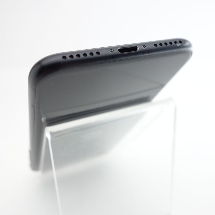 ��SIM�ե꡼��iPhoneSE2 64GB �֥�å� ����84�� �������¡�