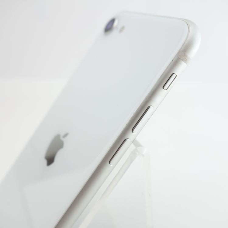 ��SIM�ե꡼��iPhoneSE2 64GB �ۥ磻�� ����82�� �������¡�