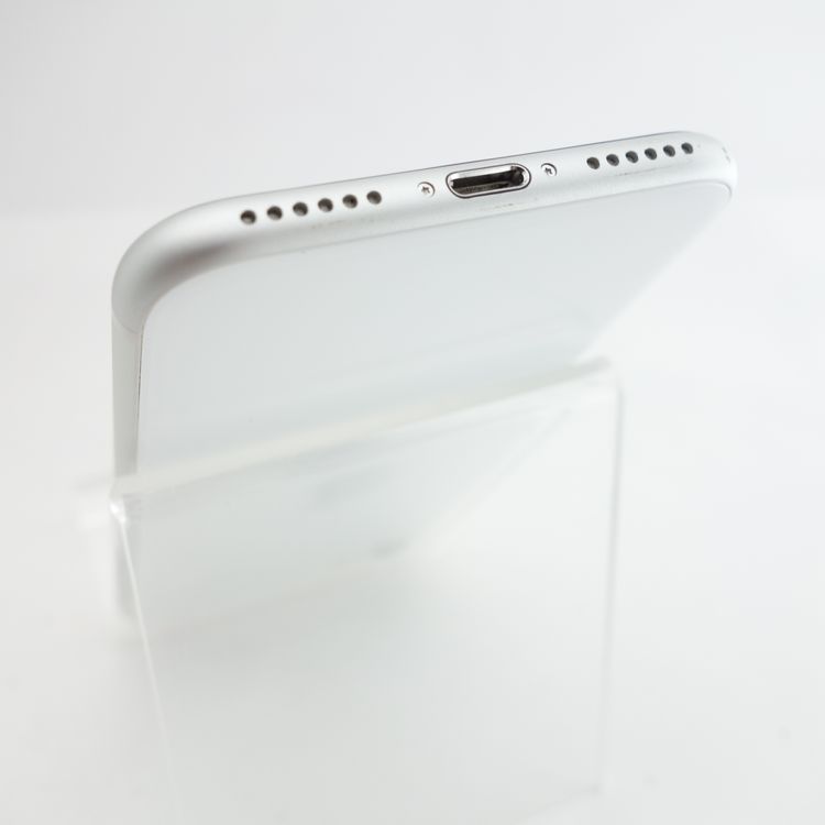 ��SIM�ե꡼��iPhoneSE2 64GB �ۥ磻�� ����100�� �������¡�