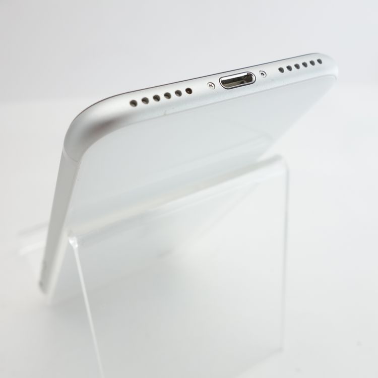 ��SIM�ե꡼��iPhoneSE2 64GB �ۥ磻�� ����82�� �������¡�