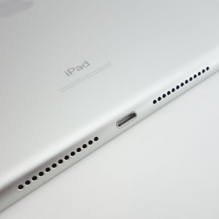 ��10.2�������iPad ��8���� 32GB ����С� ����88�� au��SIM�ե꡼