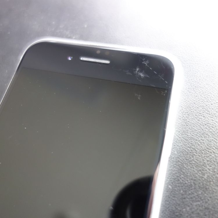 ��SIM�ե꡼��iPhoneSE2 64GB �ۥ磻�� ����87�� �������¡�