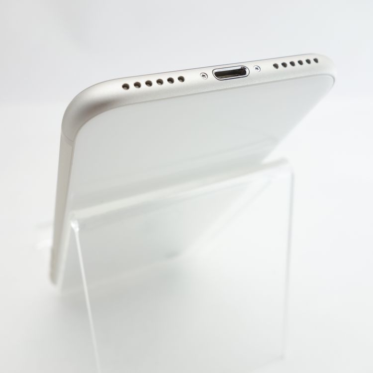 ��SIM�ե꡼��iPhoneSE3 64GB �������饤�� ����86�� �������¡�