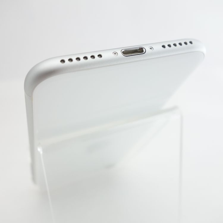 ��SIM�ե꡼��iPhoneSE2 64GB �ۥ磻�� ����91�� �������¡�