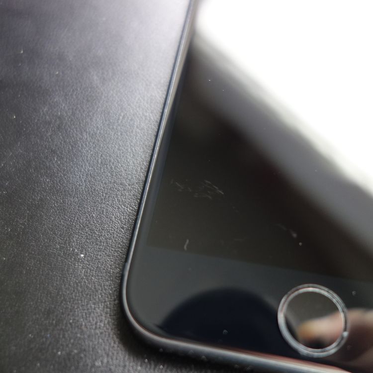 ��SIM�ե꡼��iPhoneSE3 64GB �ߥåɥʥ��� ����96�� �������¡�