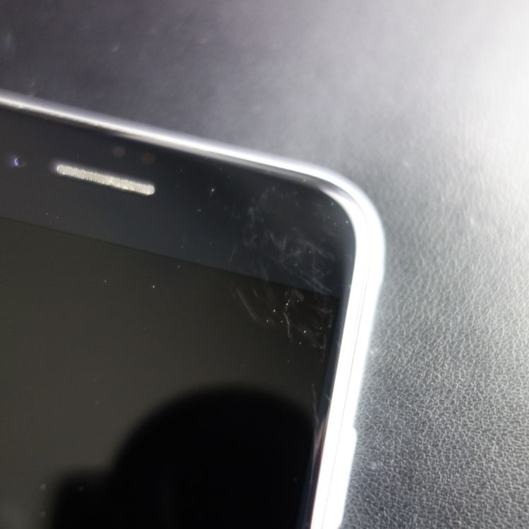 ��SIM�ե꡼��iPhoneSE2 64GB �ۥ磻�� ����90�� �������¡�