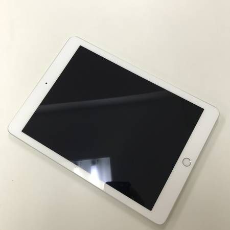 ムスビー｜☆極美品☆iPad 5th WiFiモデル 32GB シルバー【iPad(第5 