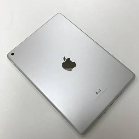 ムスビー｜☆極美品☆iPad 5th WiFiモデル 32GB シルバー【iPad(第5 