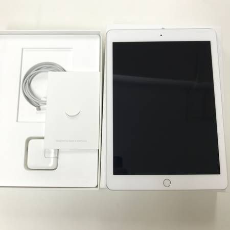 ムスビー｜☆極美品☆iPad 5th WiFiモデル 32GB シルバー【iPad(第5 