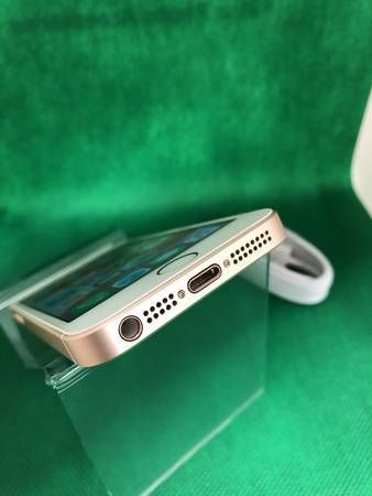 ���ʡ� SIM�ե꡼ iPhone SE 16GB ������� �����ɹ��� USB���ޤ�