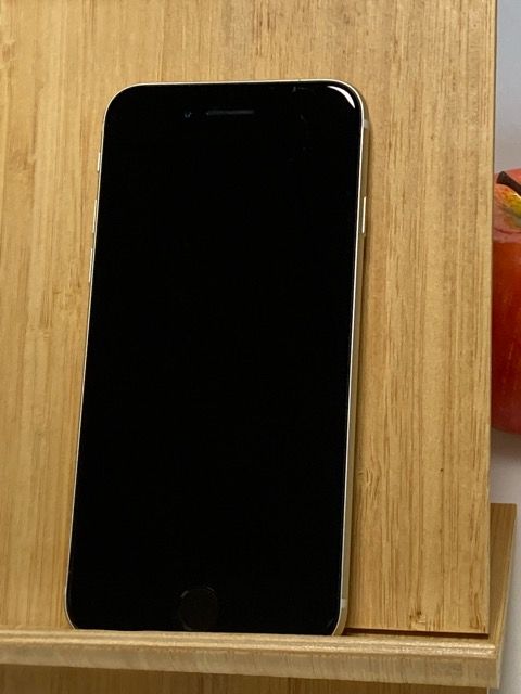 SIMե꡼ iPhoneSE 3 饤 64GB ڥХåƥ꡼86