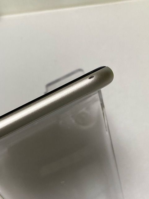 ڥХåƥ꡼98iPhone SE (3) 64GB 饤 MMYD3J/A