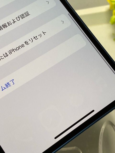 Ÿ au SIMե꡼ iPhone13 128GB ֥롼 Хåƥ꡼100 ʤΤ