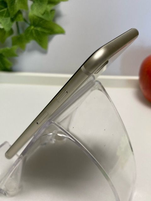 ڥХåƥ꡼100SIMե꡼  iPhone SE(3) 64GB 饤