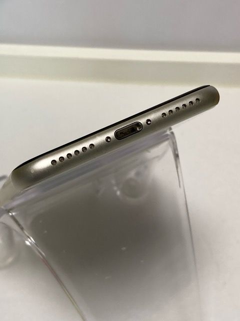 ڥХåƥ꡼100SIMե꡼  iPhone SE(3) 64GB 饤