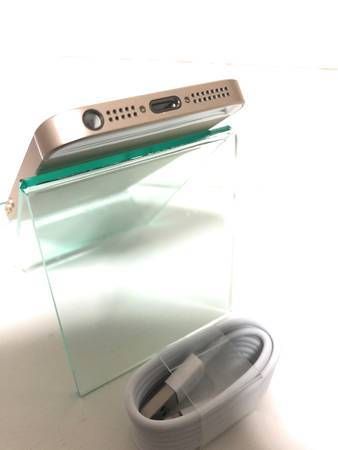�����ʡ�SIM�ե꡼ iPhone SE 16GB ������� USB�����֥뤪�ޤ�