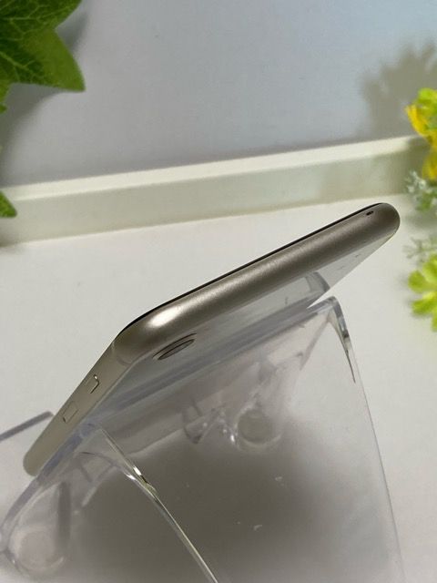 ڥХåƥ꡼98iPhone SE (3) 64GB 饤 MMYD3J/A