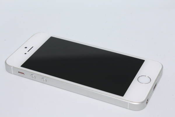 ムスビー｜【美品】iPhoneSE 16GB Silver au版【iPhone SE au】￥9,800
