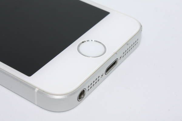 ムスビー｜【美品】iPhoneSE 16GB Silver au版【iPhone SE au】￥9,800