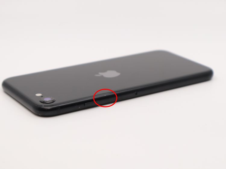 �ڥȡ�������Х����SIM�ե꡼  iPhone SE��2����  64GB �֥�å� BT����81%