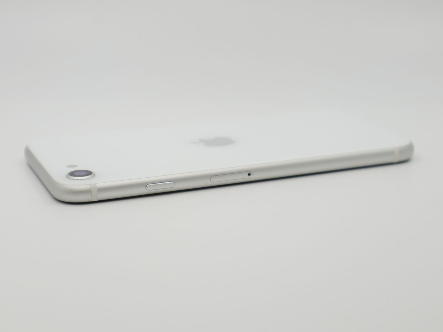 ムスビー｜SIMフリー iPhone SE第2世代 64GB ホワイト BT状態74