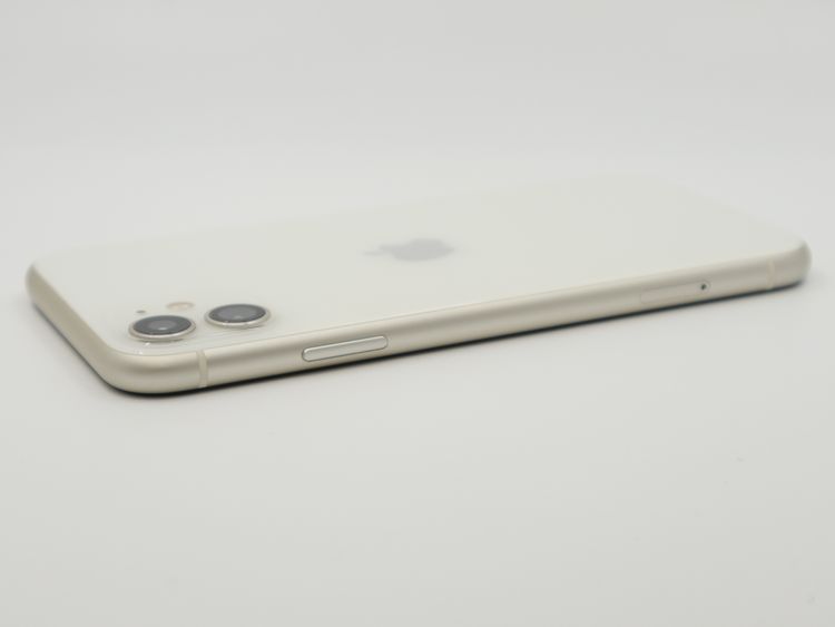 SIM�ե꡼ iPhone11 64GB �ۥ磻�� �Хåƥ꡼����82%