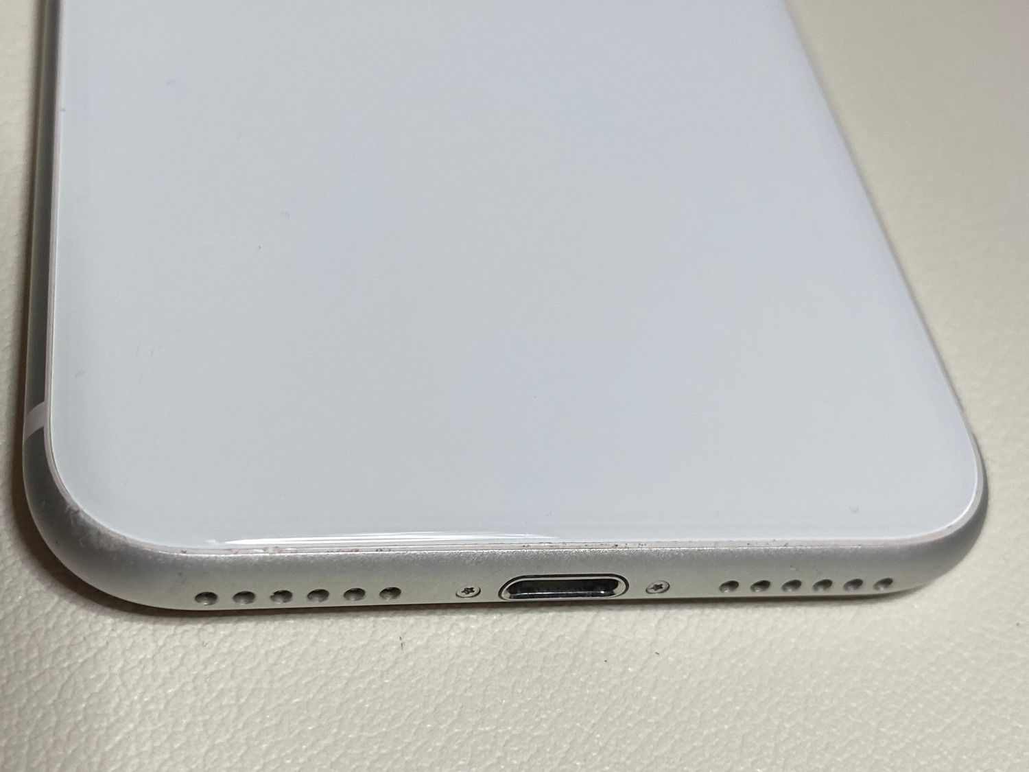 ムスビー｜iPhoneSE2 64GB SIMフリー ホワイト【iPhone SE(第2世代