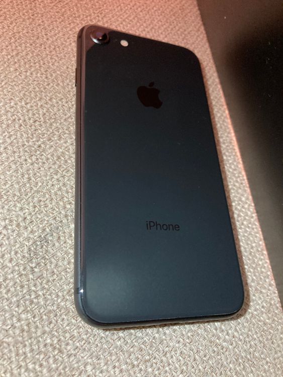 iPhone 8  64GB