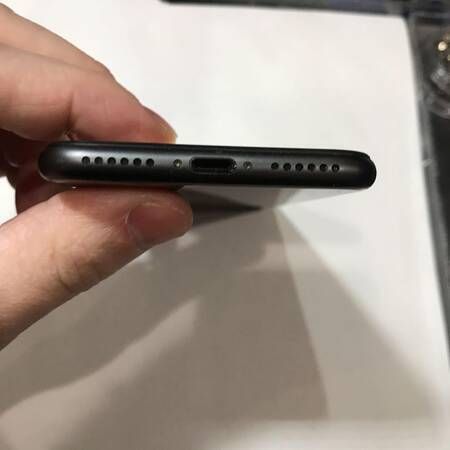 ムスビー｜【値下げしました！】iPhone 8 au 64GB スペースグレイ【美 