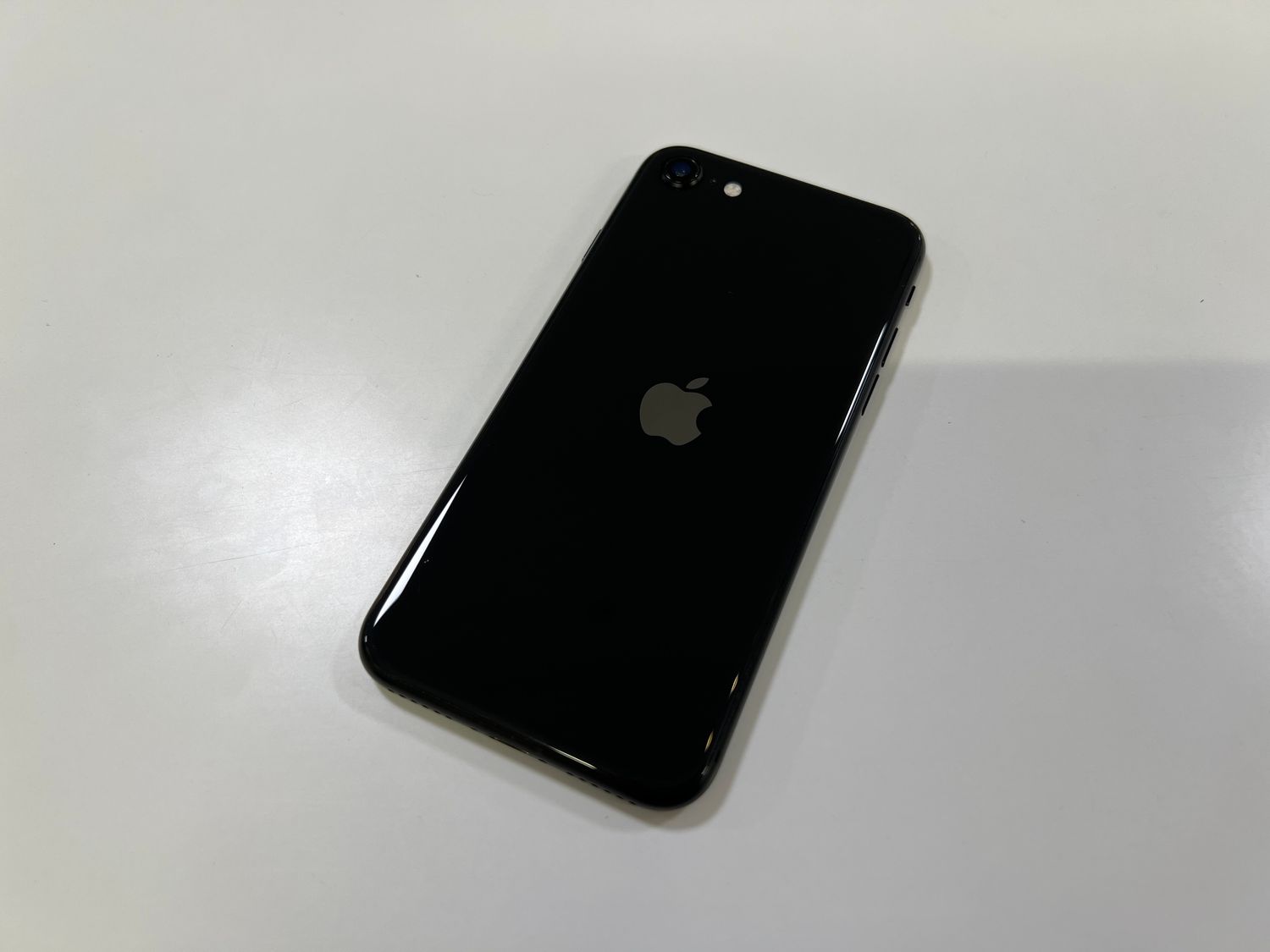 ムスビー｜【修理店整備済】iPhoneSE2 128GB ブラック SIMフリー 