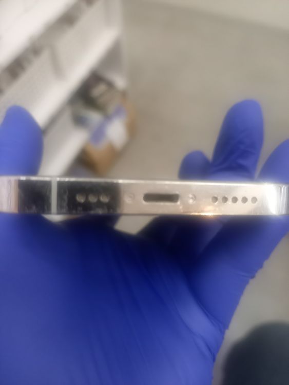 �ڽ���Ź�����ѡ�iPhone12Pro 256GB ����С� au