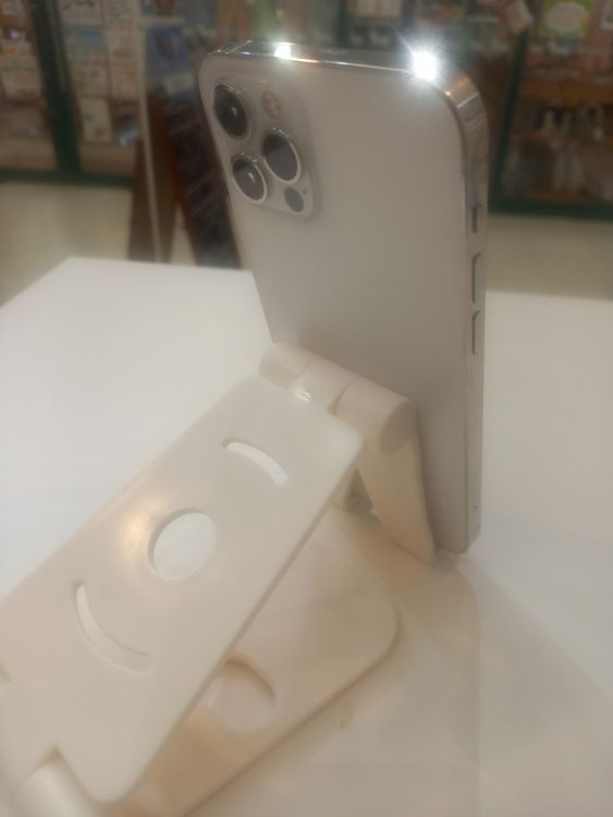 �ڽ���Ź�����ѡ�iPhone12Pro 256GB ����С� au
