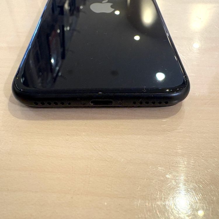 �ڽ���Ź�����ѡ�iPhoneSE ��3���� 128GB �֥�å� �Хåƥ꡼ 100%