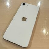 �ڽ���Ź�����ѡ�iPhoneSE ��2���� 128GB �ۥ磻�� �Хåƥ꡼100%