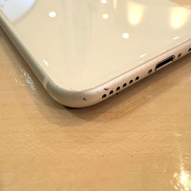 �ڽ���Ź�����ѡ�iPhoneSE ��2���� 128GB �ۥ磻�� �Хåƥ꡼100%