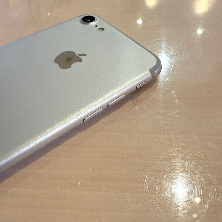 �ڽ���Ź�����ѡ�iPhone7 32GB ����С� �Хåƥ꡼ 100%