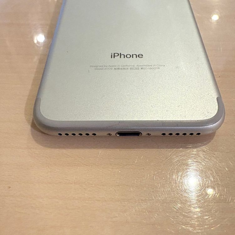 �ڽ���Ź�����ѡ�iPhone7 32GB ����С� �Хåƥ꡼ 100%